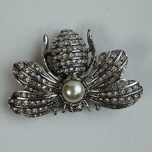 Joan Rivers FOREVER IN OUR MEMORY Silver Tone Pearl Crystal Large Bee Brooch